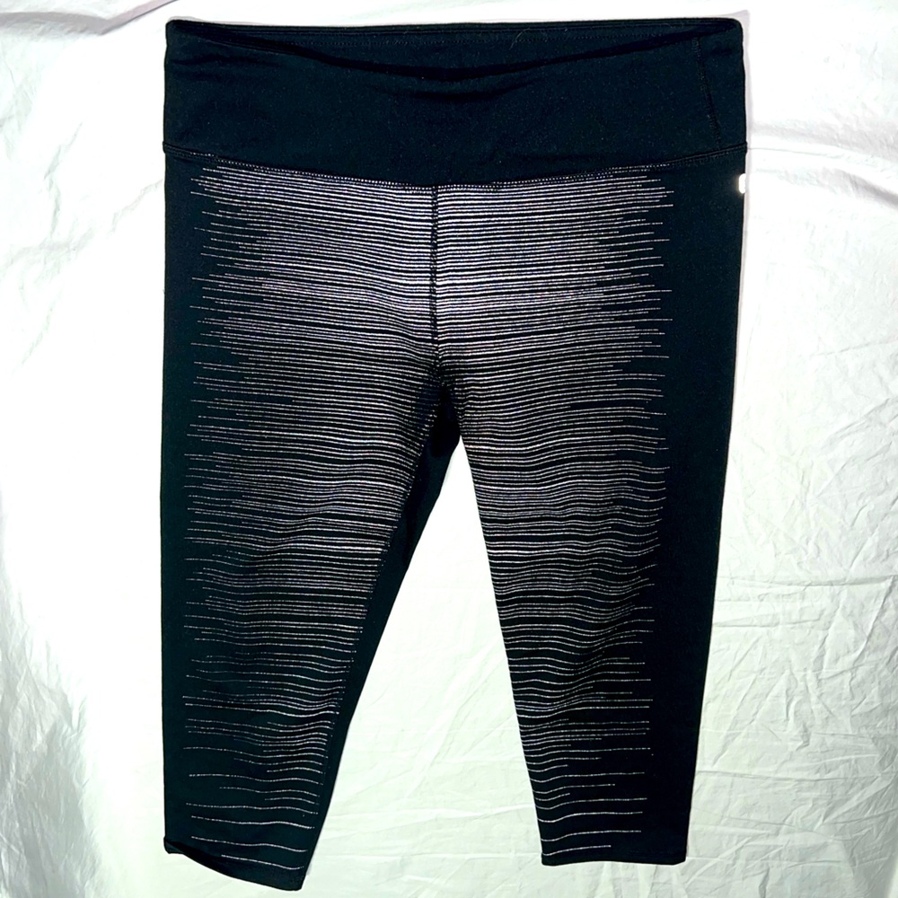 Fabletics mid-rise, below the knee, highly reflective running capris